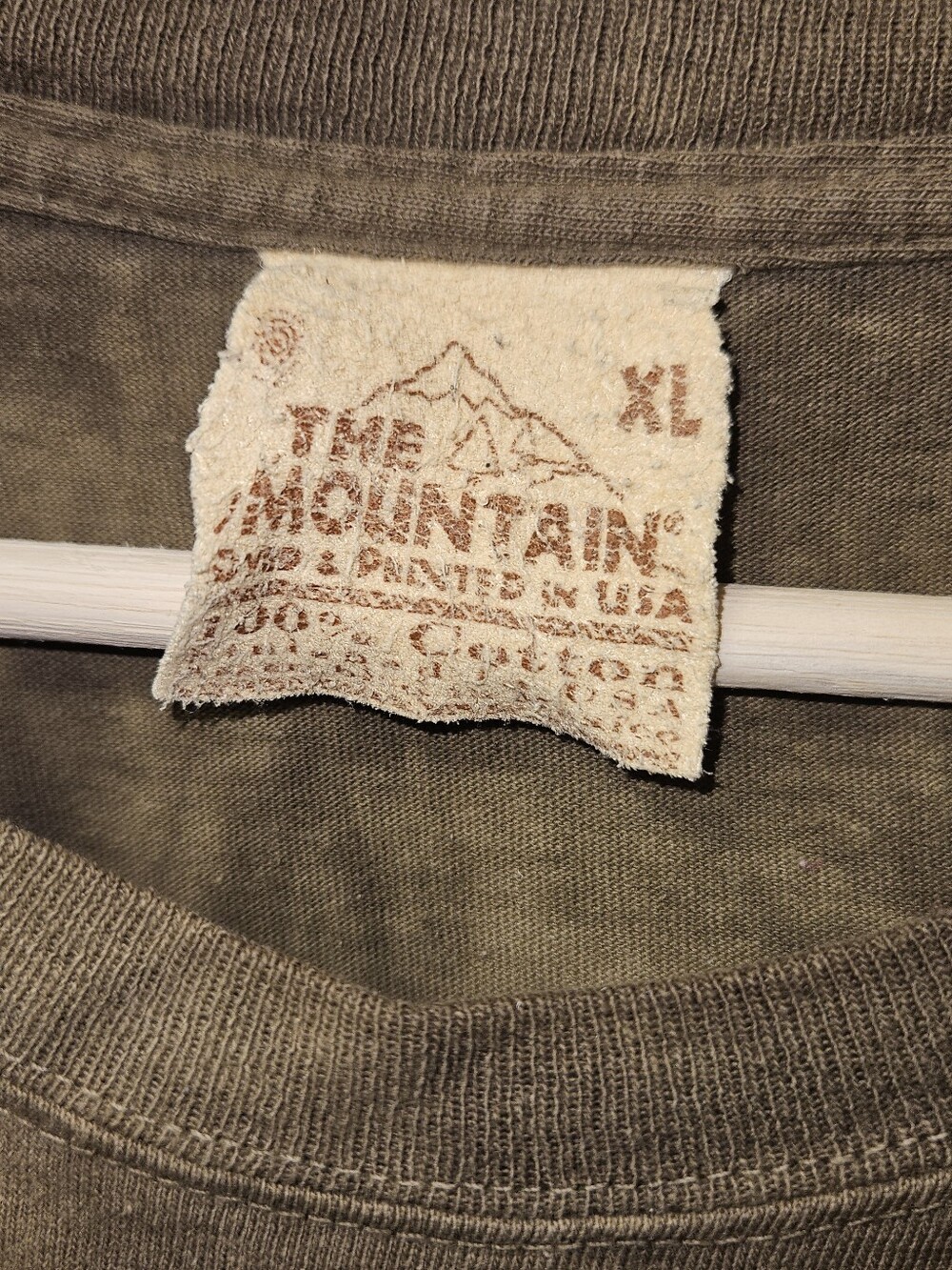 Vintage - The Mountain Brown Native Men’s T-Shirt with Wolf & Horse Print sz XL - Picture 3 of 9